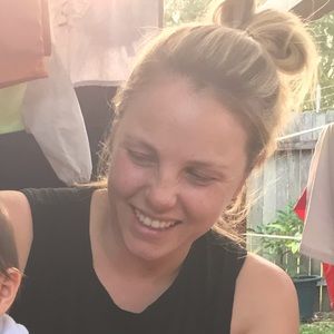 Meet your Posher, Lauren